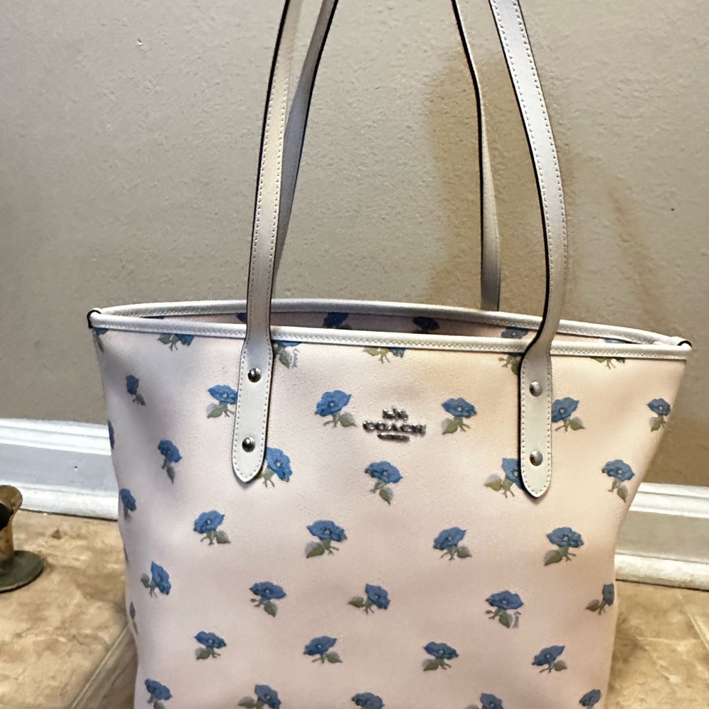 Coach x Disney Belle city tote Limited Edition